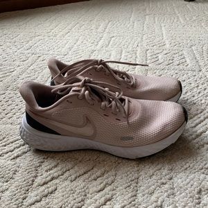Nike Tevolution running shoes 8.5